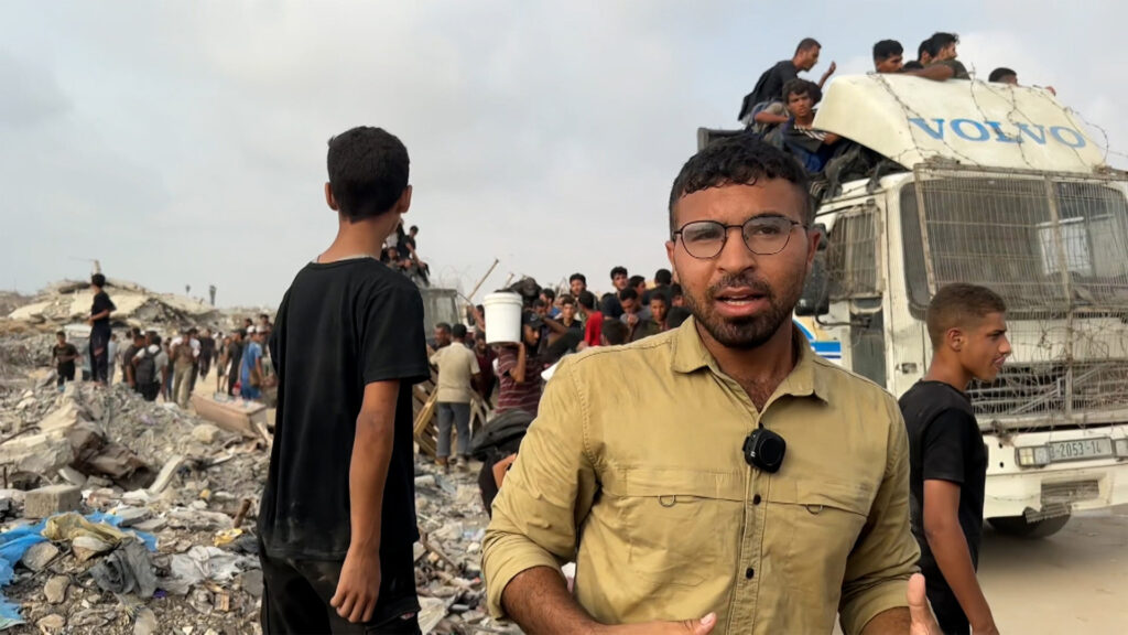Al Jazeera reporter witnesses chaos as aid trucks arrive in north Gaza | Al Jazeera