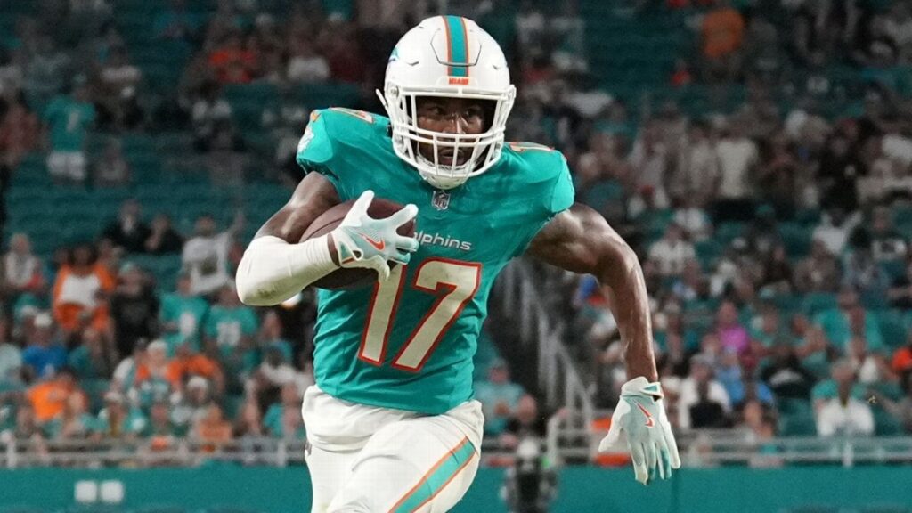 Field Yates fantasy football favorites - Jaylen Waddle, TreVeyon Henderson among popular draft targets