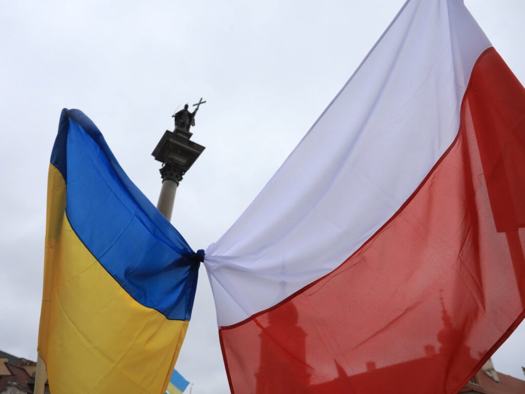 Polish veto risks Ukraine’s crucial Starlink access amid refugee aid row | Russia-Ukraine war News