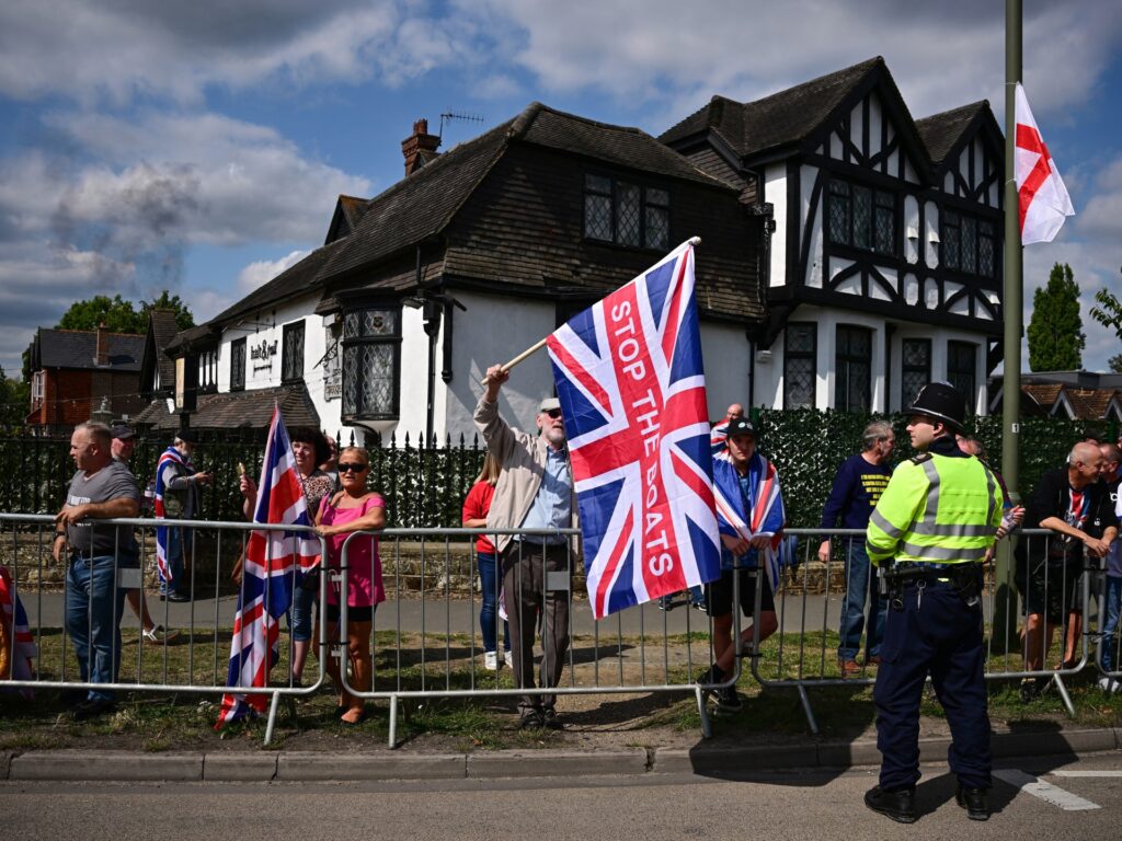 Scuffles, arrests as protesters across UK rally against asylum hotels | Refugees News
