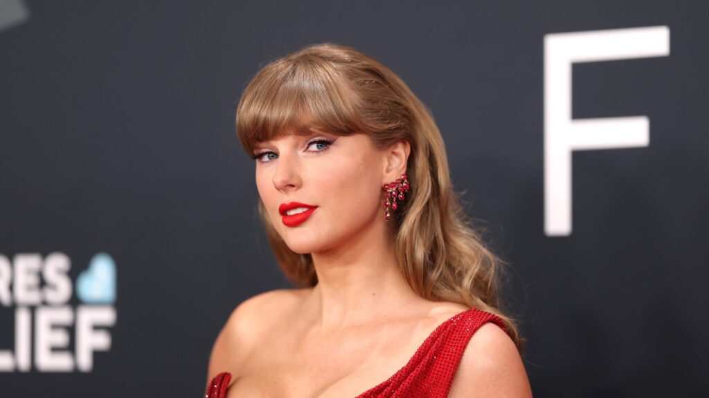 Taylor Swift Announces New Album 'The Life of a Showgirl'