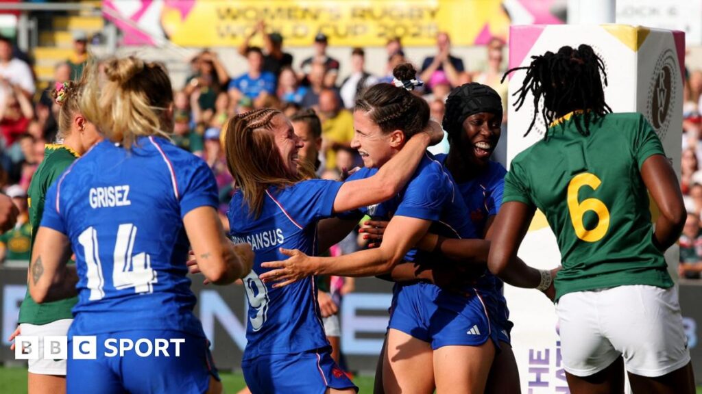 France's Gabrielle Vernier celebrates scoring a try with Pauline Bourdon Sansus