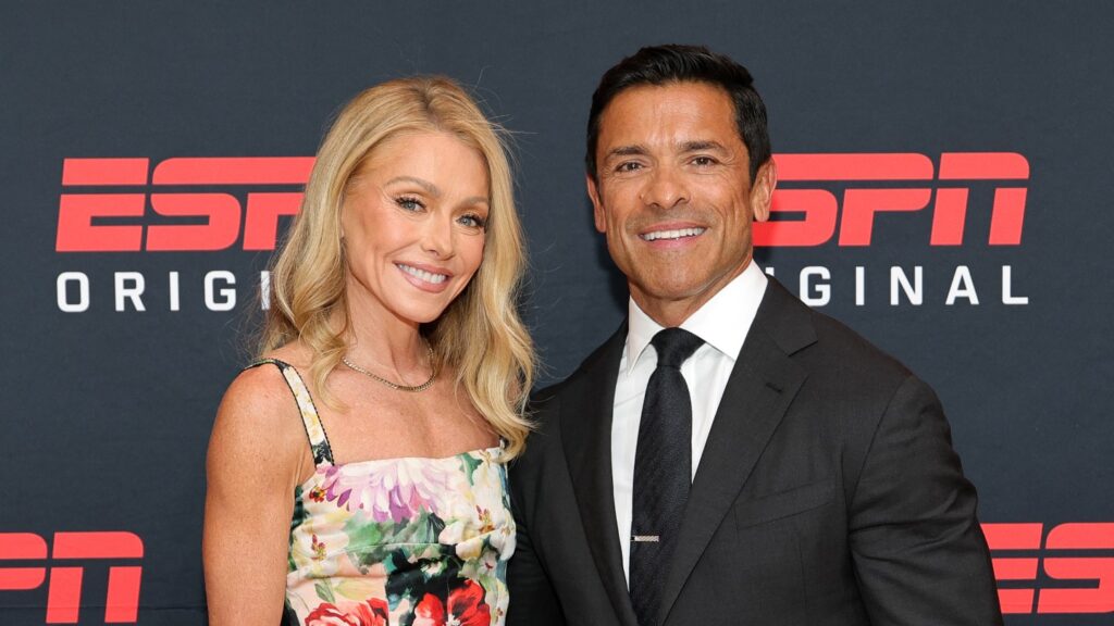 Kelly Ripa, Mark Consuelos Talk Jimmy Kimmel Return, First Amendment