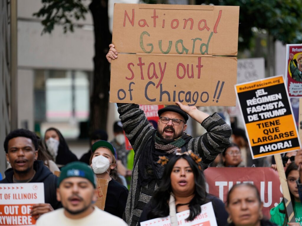 Trump threatens ‘war’ on Chicago as thousands protest federal crackdown | Donald Trump News
