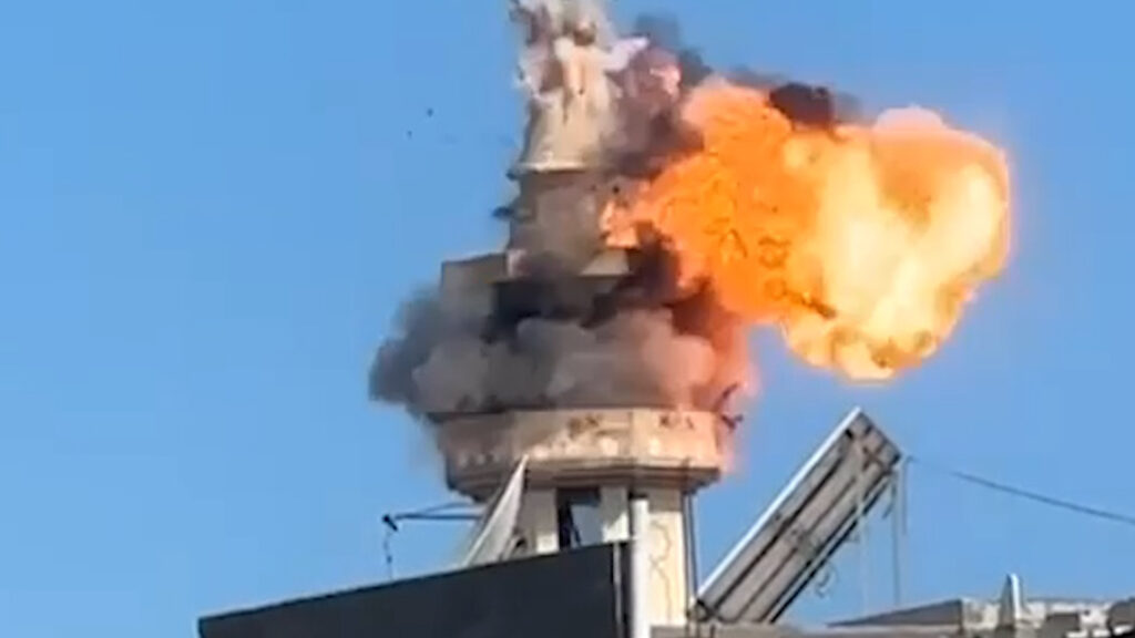 Video: Israeli ‘suicide drone’ attacks Gaza mosque and blows up minaret