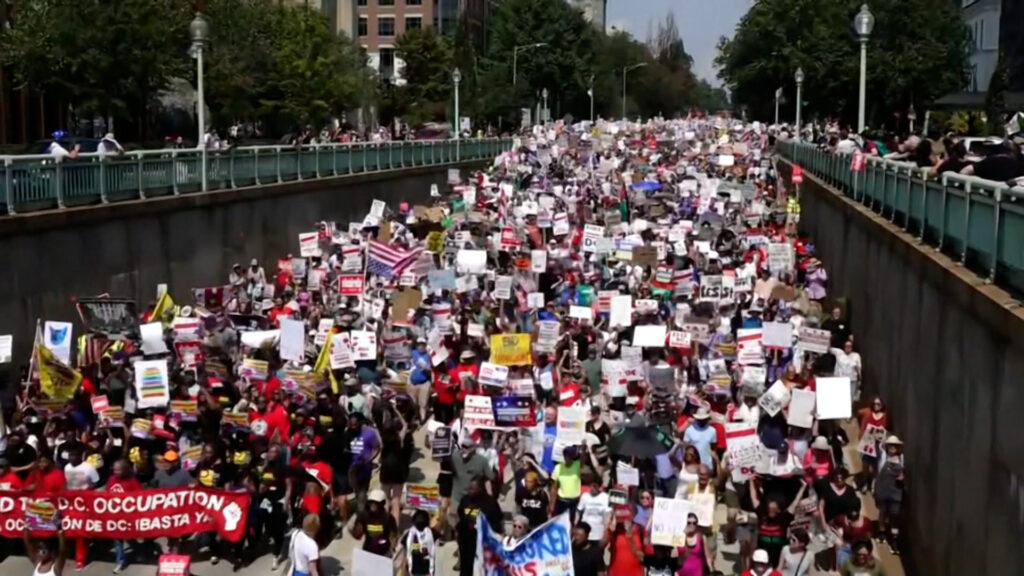 Video: Protests in US over deployment of national guard troops
