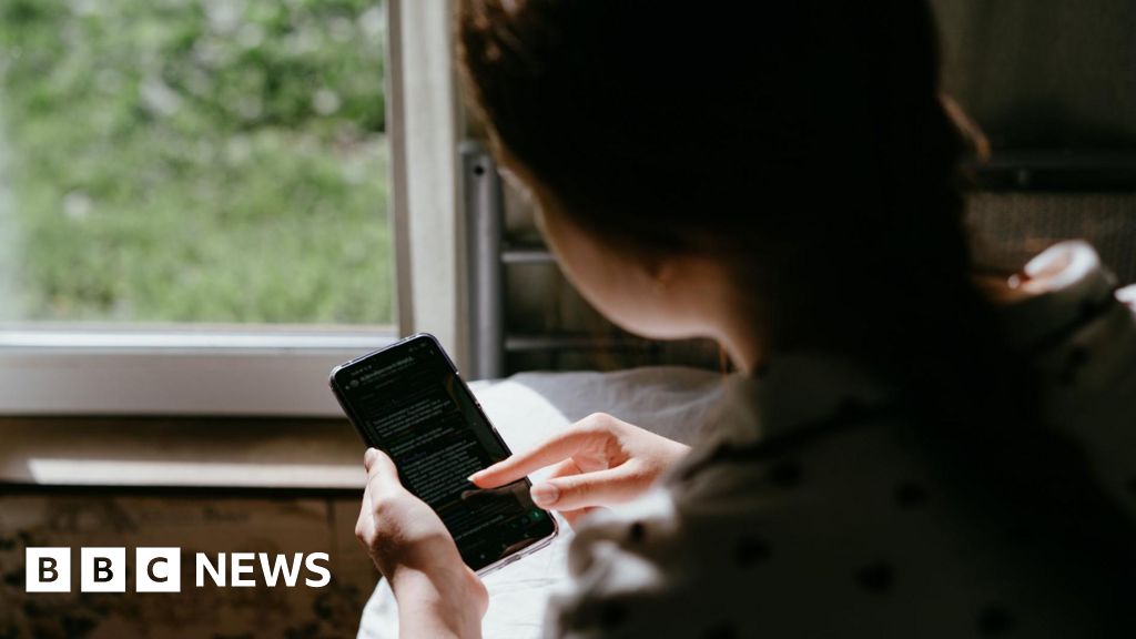 Australian girls ‘hunted’ by online gangs to commit violent acts Australian girls 'hunted' by online gangs to commit violent acts