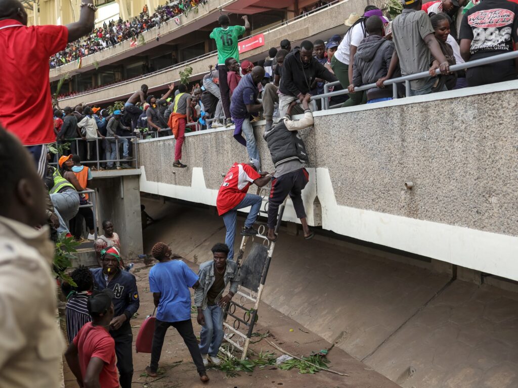 Chaos erupts at public viewing of former Kenyan PM Raila Odinga’s body | Politics