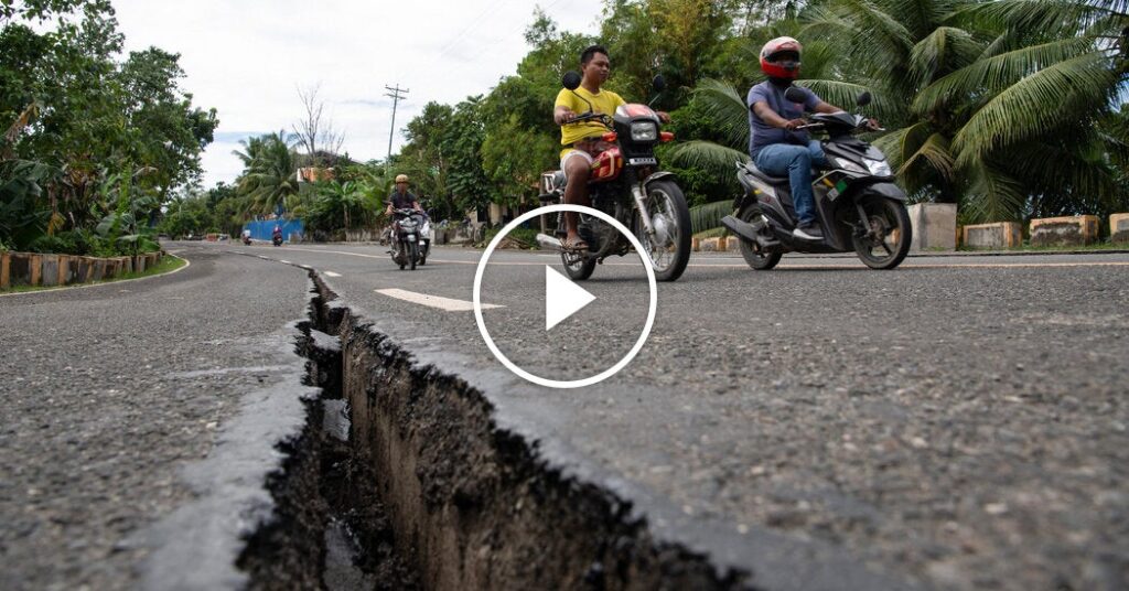 Deadly Earthquake Rocks Philippines - The New York Times