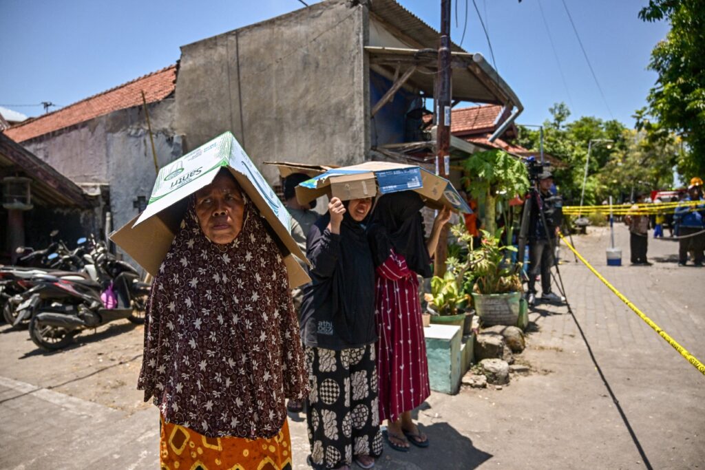 Hopes dim for survivors after Indonesia school building collapses | Gallery News