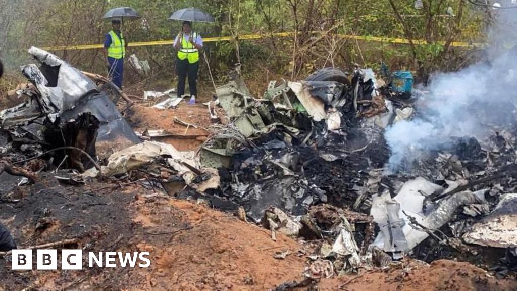 Kenya plane crashes kills Hungarian and German tourists and local pilot Kenya plane crashes kills Hungarian and German tourists and local pilot
