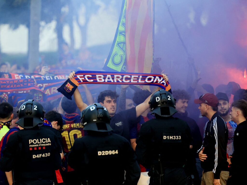 LIVE: Barcelona vs PSG – UEFA Champions League | Football News