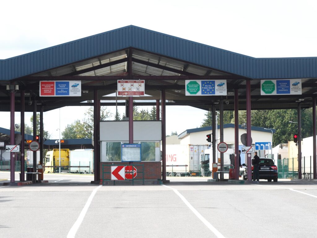 Lithuania extends Belarus border closure over balloon attack | NATO News Lithuania extends Belarus border closure over balloon attack | NATO News