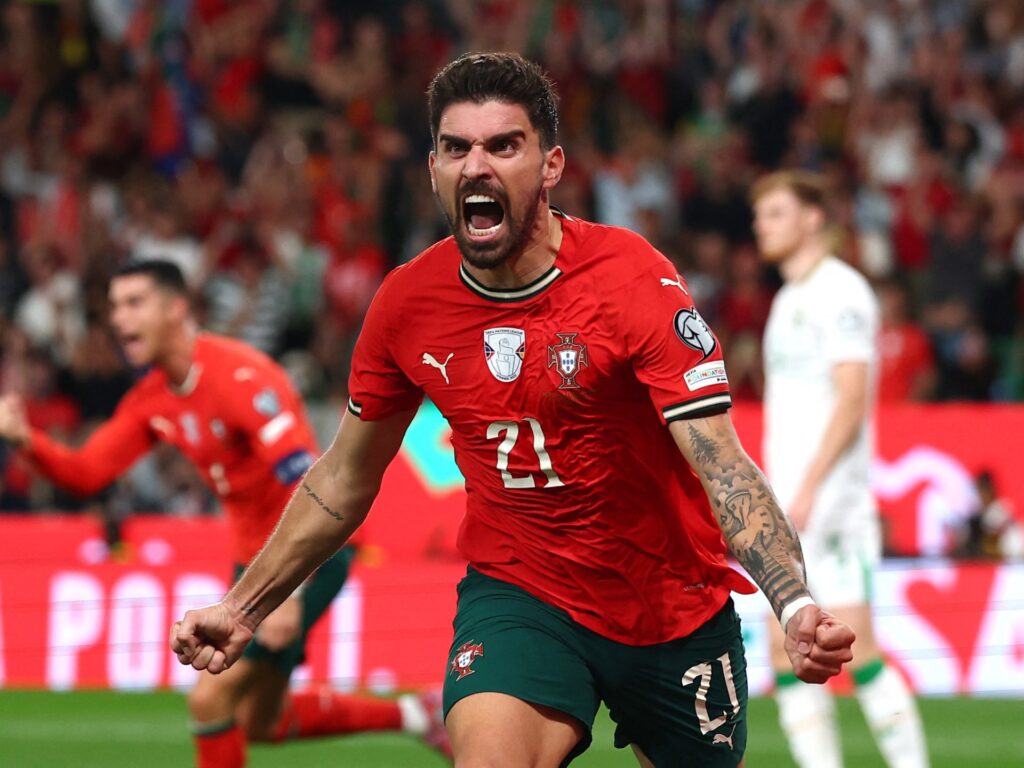 Portugal beat Ireland in injury-time in World Cup qualifier | Football News