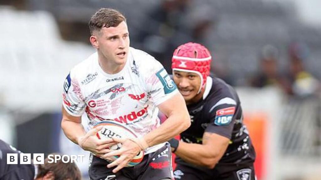 Sharks 29-19 Scarlets: Star-studded hosts turn up heat in Durban Dane Blacker of Scarlets