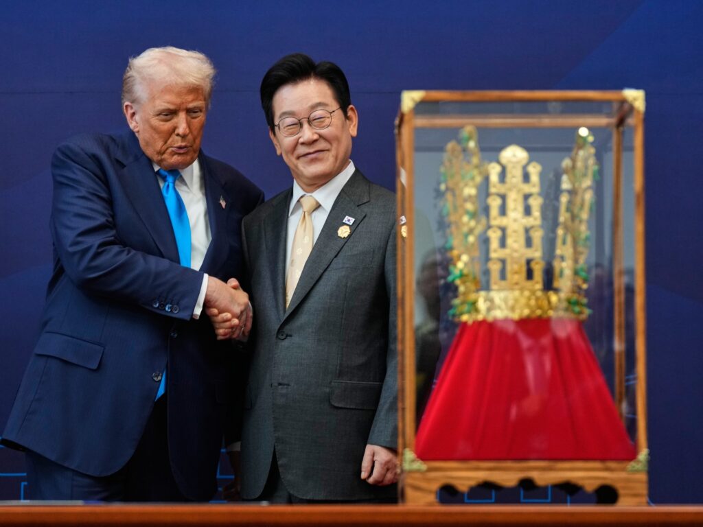 South Korea showers Trump with gifts as it works on a softer trade deal | Donald Trump News South Korea showers Trump with gifts as it works on a softer trade deal | Donald Trump News