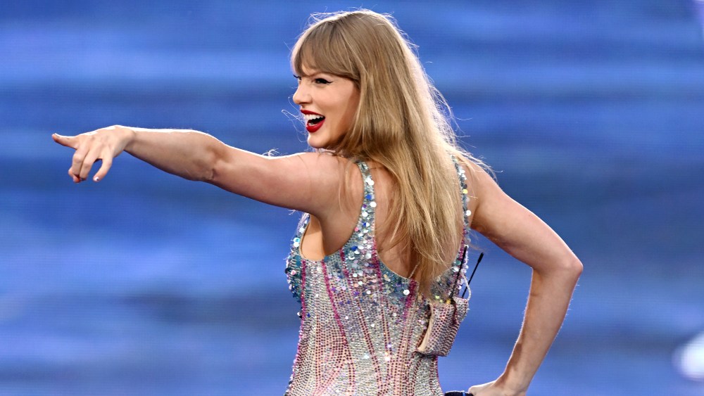 Taylor Swift Adds Third Week Atop Albums and Songs Charts Taylor Swift Adds Third Week Atop Albums and Songs Charts