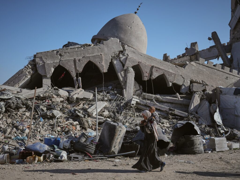 Unexploded Israeli bombs threaten lives as Gaza clears debris, finds bodies | Israel-Palestine conflict News Unexploded Israeli bombs threaten lives as Gaza clears debris, finds bodies | Israel-Palestine conflict News