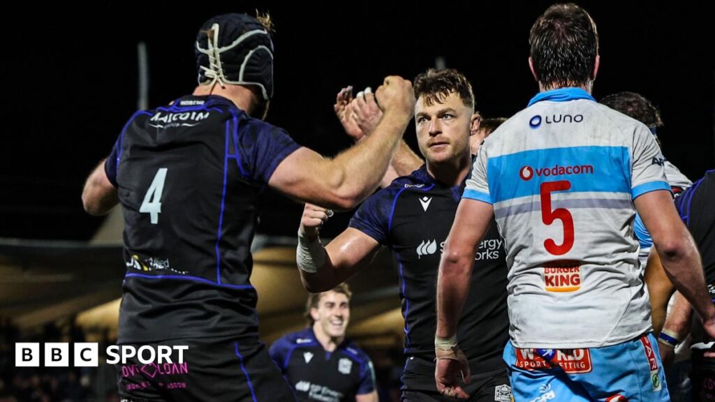 United Rugby Championship: Glasgow 21-12 Bulls: Warriors dig deep to down Bulls Glasgow celebrate